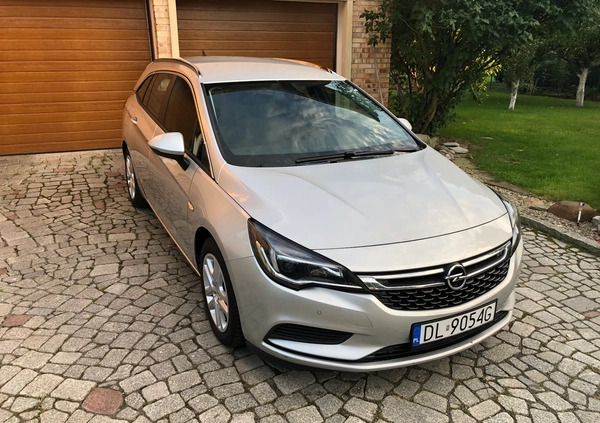 Opel Astra cena 45000 przebieg: 145000, rok produkcji 2018 z Jawor małe 497